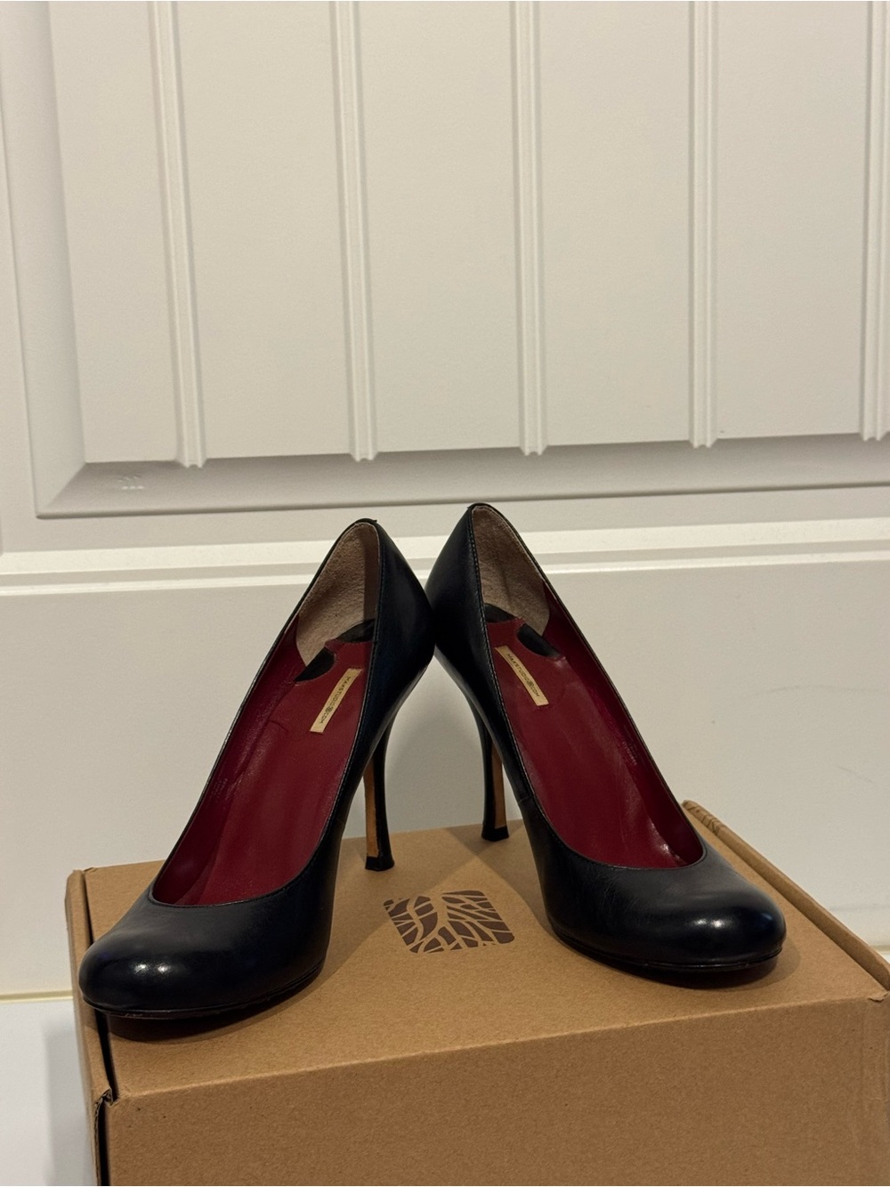 Max Studio Black Leather Pumps with Red Lining